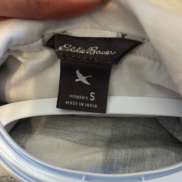 Eddie Bauer plaid flannel shacket with hoodie, women’s small! - Picture 4 of 7